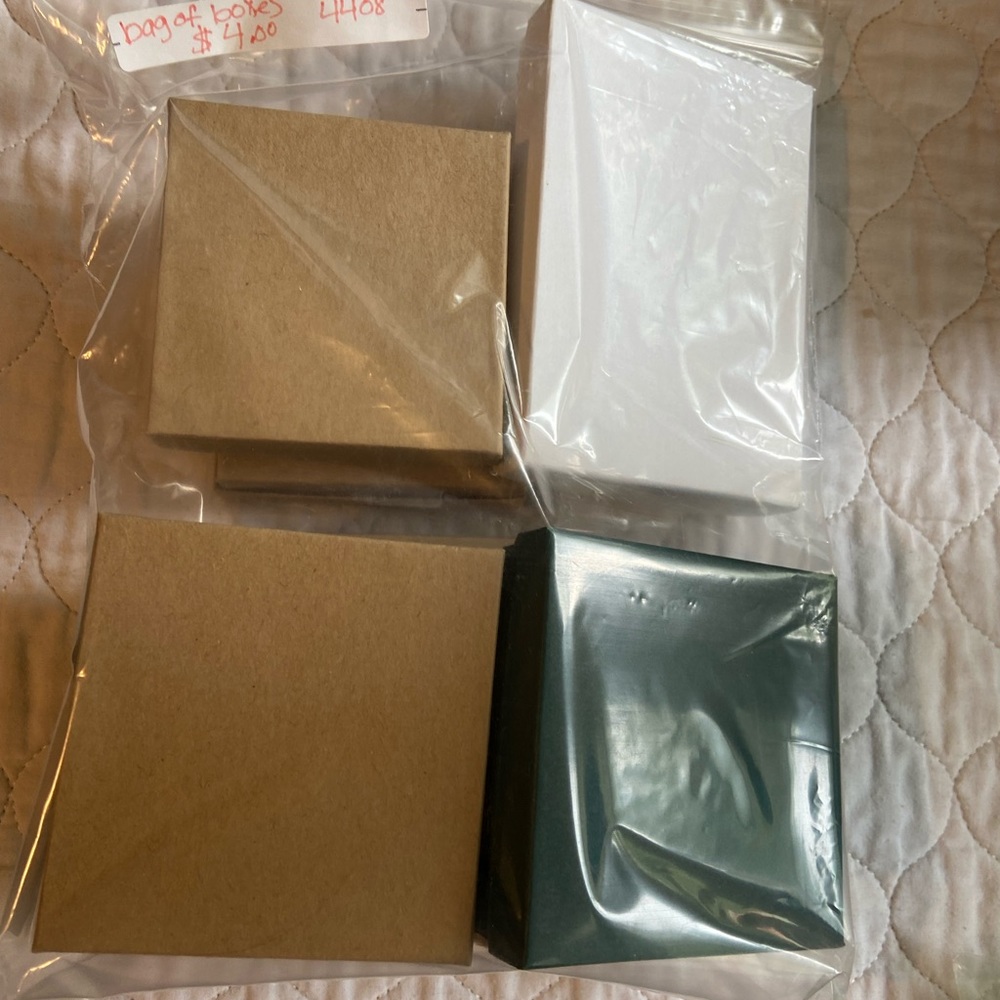 Assorted tins/gift boxes - Picture 8 of 8